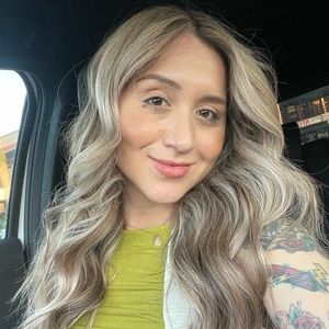 Meet your Posher, Gabriela